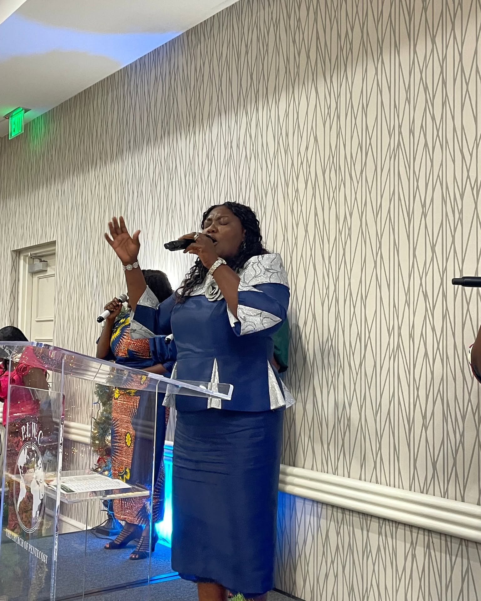 Minister leading praise at PIWC Tampa
